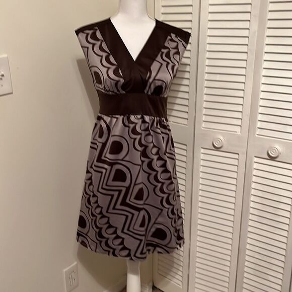 𝅺MOSSIMO Brown and Grey V-Neck Mini Dress with Attached Belt.  Size Small - Picture 1 of 6